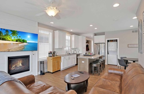 Ottawa House | Zuzu's Petals 3 bed 4 bath