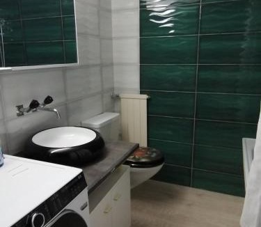 Lostorf Apartment | Zwischen Olten und Aarau Geschäfts Ferienwohnung 53m2 möbliert Internet Küche mit schöner Aussicht Parkplatz gratis