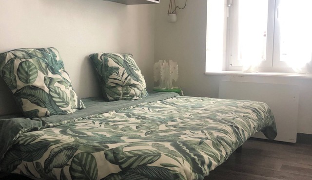 À 10 Minutes de Larena, au Bout Dune Impasse et Proche dun Petit Jardin