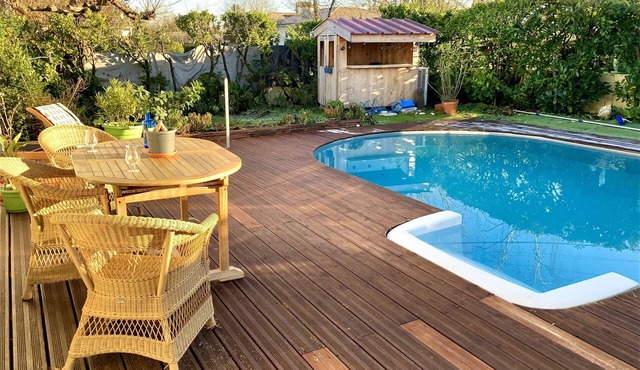 À Proximité de Bordeaux, Confort, Piscine Chauffée et Climatisation