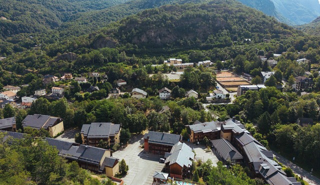 À proximité de la télécabine | Piscine extérieure