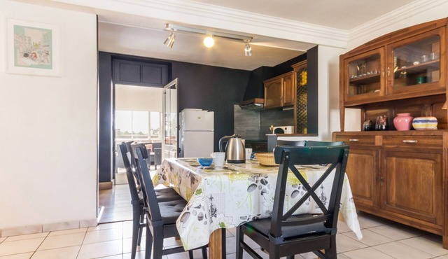 "Élégant appart rénové centre-bourg avec grande terrasse et wifi à Nort-sur-Erdre"