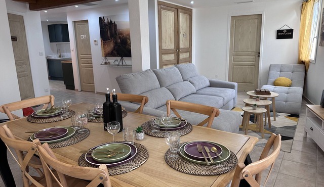 Élégante Maison Climatisée au Pied de la Cité