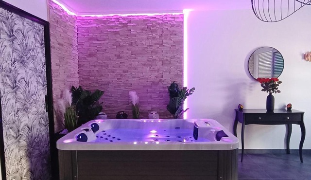 Évasion romantique avec jacuzzi intérieur