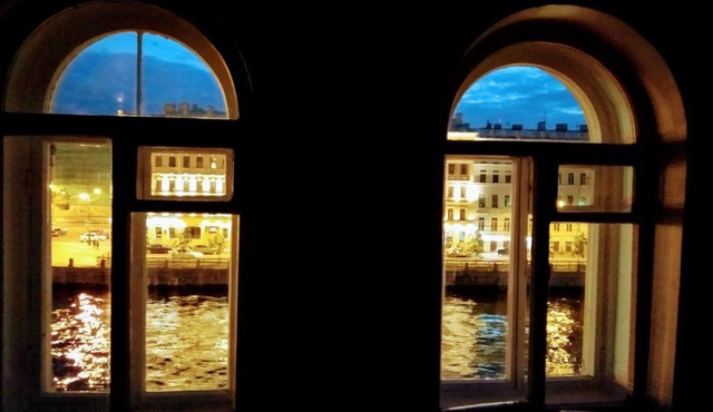 Апартаменты с 3 спальнями, балконом и видом на Фонтанку