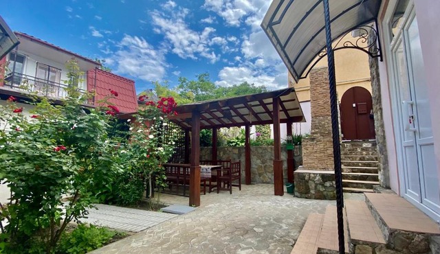 Гостевой дом и номера на Полевой