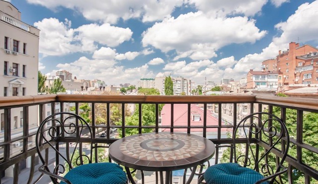 Уютная квартира в сталинке с видом на Садовую