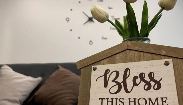 位于Amerin购物中心上方的舒适3卧室宽阔公寓(无线网络免费停车位)