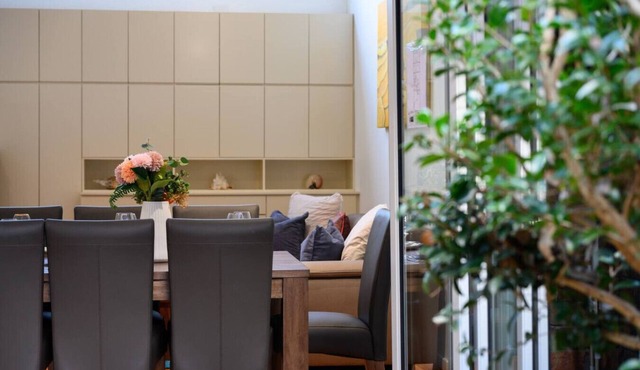 复古砖墙庭院小屋｜步行到火车站｜6人入住