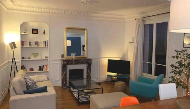 À 2 Chambres - de Style Parisien - à 30 min du Louvre