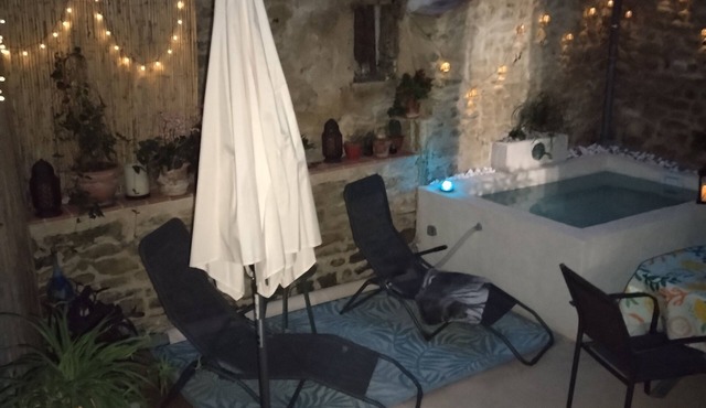 À 5 Minutes de la Rivière et du Club Canoë, Maison de Village