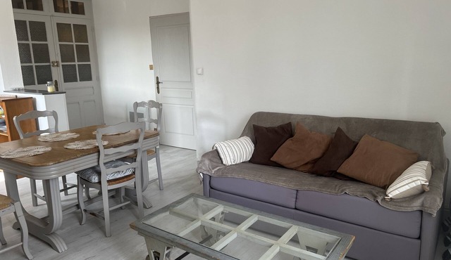 à 800 m des Thermes Appartement F2 Spacieux Tout Équipé