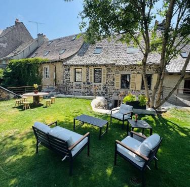 À l'Ombre du Clocher