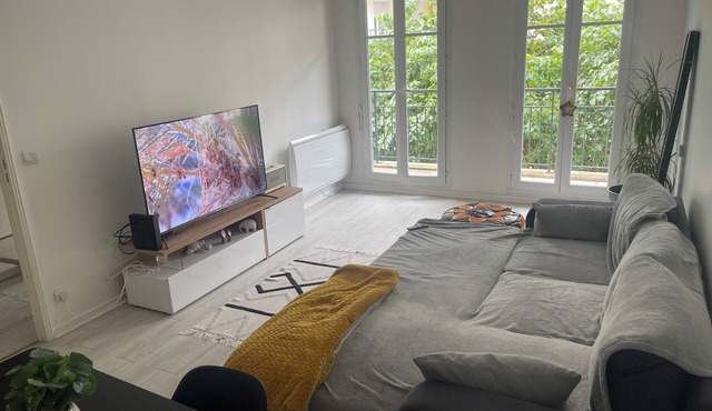 à une Minute du RER ! Appartement Proche de Paris