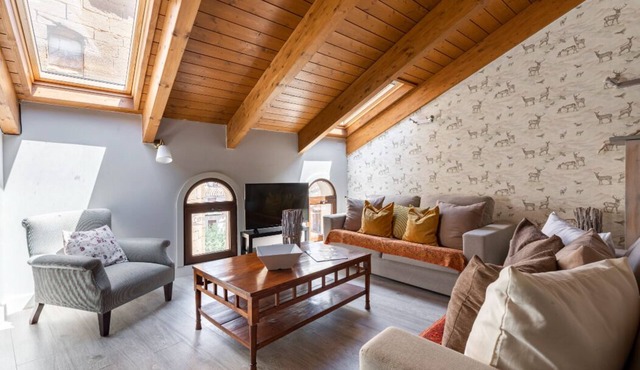 Ático de Lujo con 3 Habitaciones y Jacuzzi