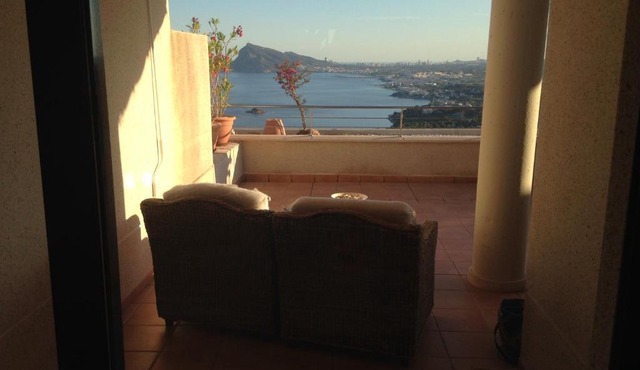 Ático soleado con terraza, jacuzzi privado y vistas al mar