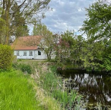 Æblehuset- landhus med fred&ro lige ved gadekæret