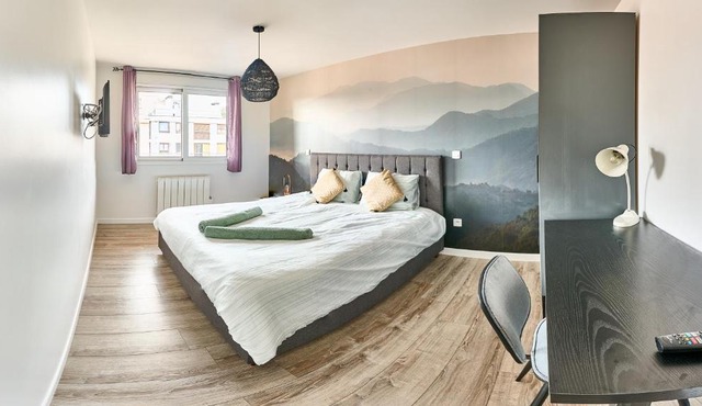 Éclat Doré Bondy Suites Free Parking