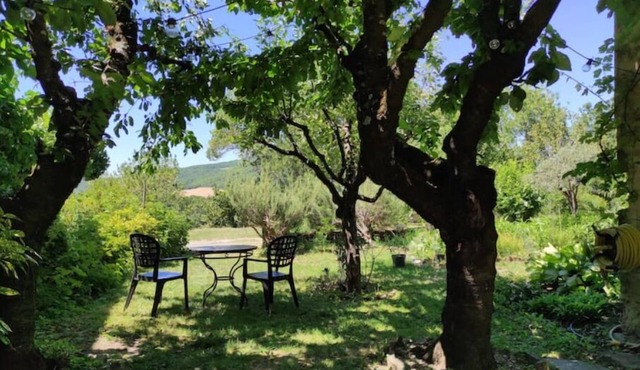 École Communale Restaurée Avec Style et Élégance