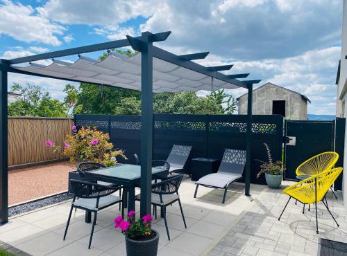 Élégant 2 pièces terrasse, parking, cadre paisible