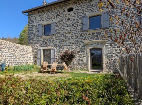 Élégante maison de maître XVIIIe, jardin clos 500m², nature, proche Puy-en-Velay, 11 pers., cosy & confort - FR-1-582-315