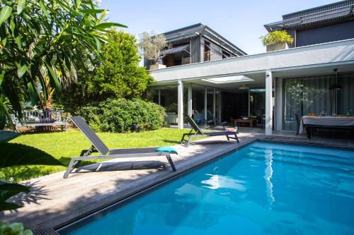 Élégante Maison Spacieuse avec Piscine porte Bordeaux