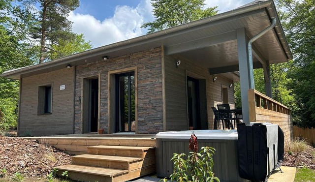 Évasion luxueuse avec spa privatif, golf et activités pour tous au Chambon-sur-Lignon - FR-1-582-369