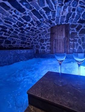 Ô Nuit Claire, superbe longère avec spa.