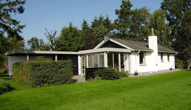 Ørding/Øster Assels, lovely holiday house near Ørding beach. Free Wi-fi.