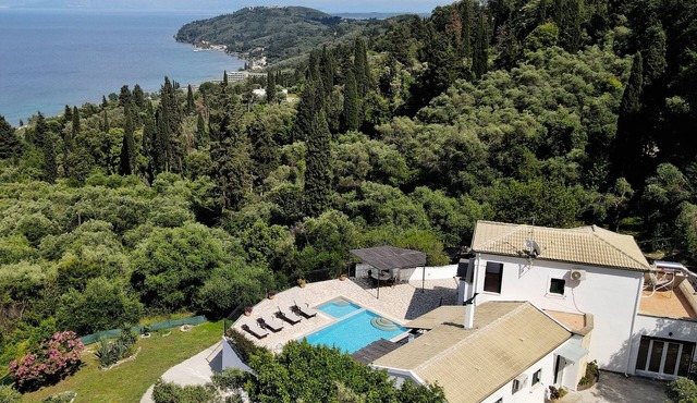 Διώροφη Βίλα με Ιδιωτική Πισίνα BBQ & Playroom θέα στην θάλασσα