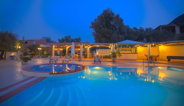 Νεόκτιστη βίλα 4 υπνοδωματίων με ιδιωτική πισίνα στον Άγιο Ματθαίο Κέρκυρας