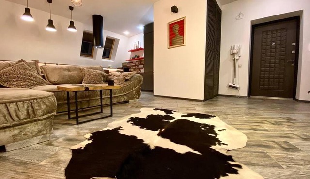 Дизайнерская двухуровневая квартира-студия в центре города