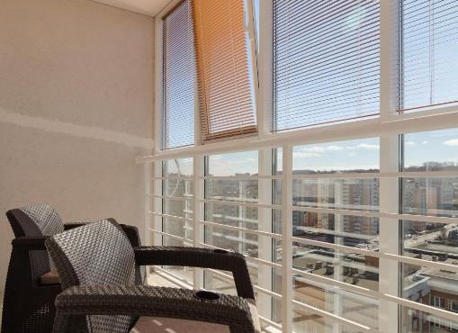 Новые апартаменты с панорамным балконом в центре