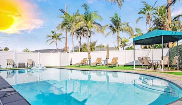 ৎ୭ Los Angeles Glamour Home ৎ୭ Pool, Fire pit, games & more.