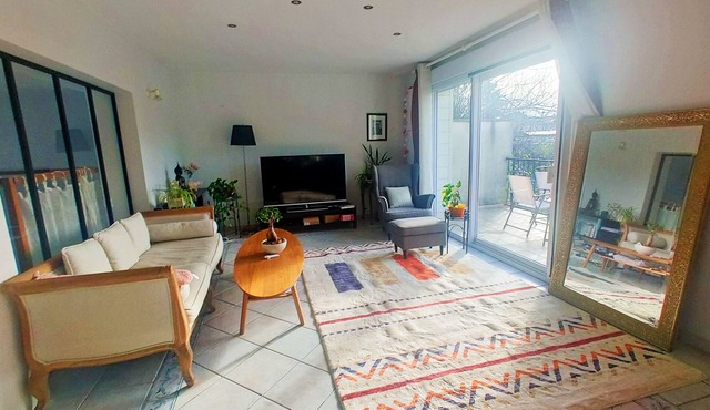 靠近巴黎戴高乐机场，国际展览中心，法国体育场，迪斯尼乐园，花园365平面，200平面别墅，可容纳14个人，五间卧室，三个浴室，花园可烤肉，大餐桌和阳伞，三个秋千