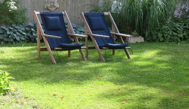 0.0 Km to downtown, this IS the Heart of Annapolis Royal. Walk;no car necessary