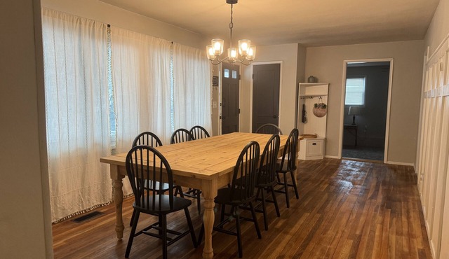 0 cleaning fee- Spacious Ranch in quiet neighborhood 12 minutes to IU