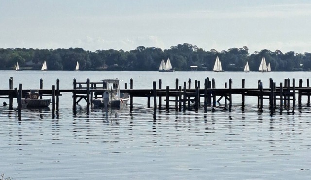 ><[0> FISHING FOR A RELAXING PLACE TO STAY? <0]><