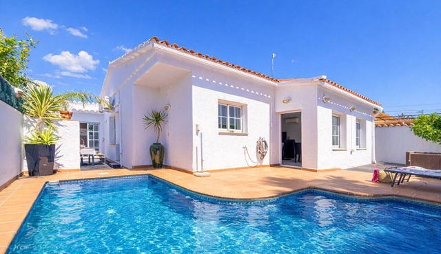 0080-ALBERES House with pool