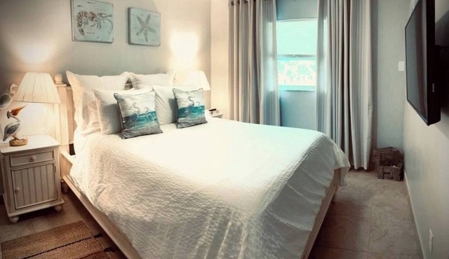 01 Coastal Cute 2 Bdrm - FLL-DT-Beach