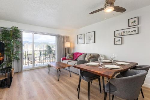 01 FREE Parking 10 min beach 2br-Waikiki Ala Moana