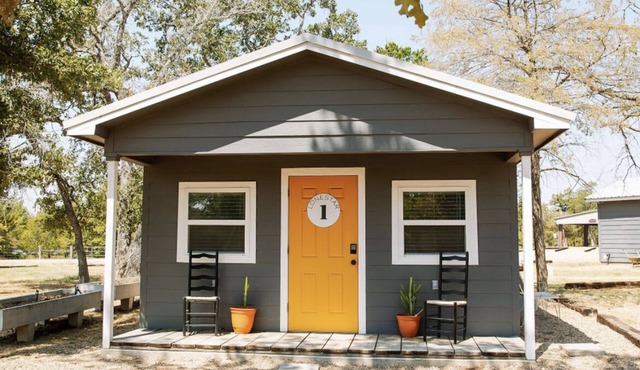 01 Lonestar - Carmine Cottage with a Country View