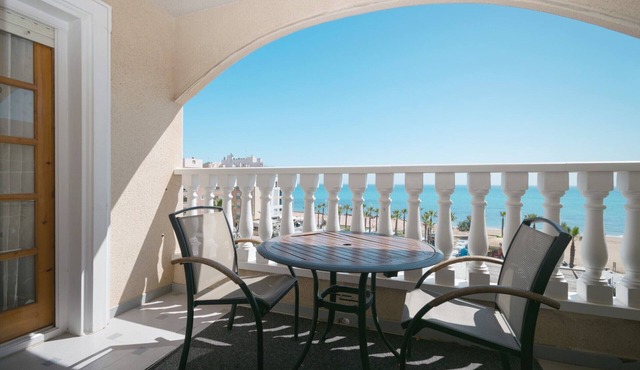 012 AMAZING Sea Views & Beach