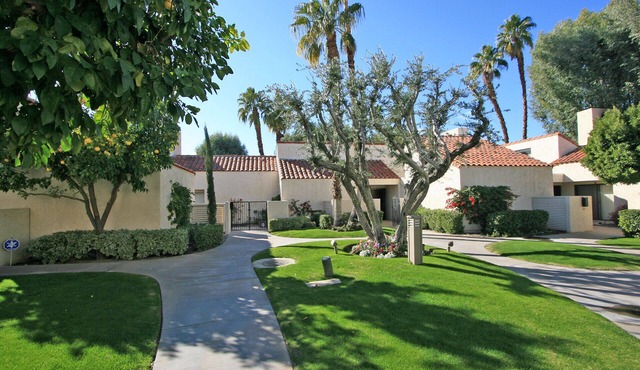 018RM 1 BR 1.5 Bath Beautiful Tennis Villa Mission Hills