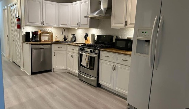 02 Flat Luxury Apartments - 8BR- 10 queen beds/4 Baths-20 guests