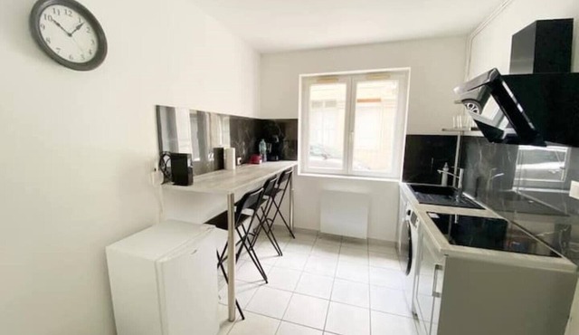 023 CHIC & COSY F1 23m2 HYPERCENTRE JARDIN WIFI SMART TV NETFLIX