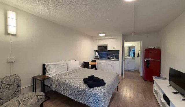 [03] ATX Studio: 1 Queen, Dog Park, Laundry Access