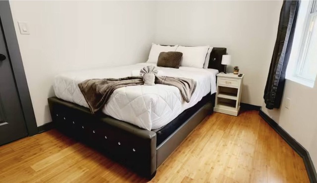 #03 Comfy Room With Queen Bed + TV in Angora