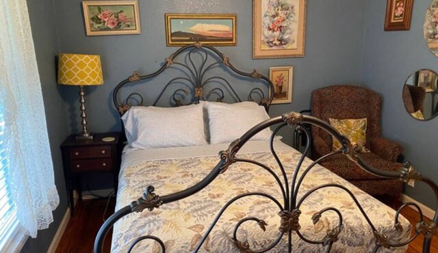 03) The Sweet Bay Room