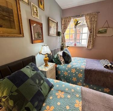 #04 The Haw thornes Sleeps4 NEC 7mins BHX 8mins